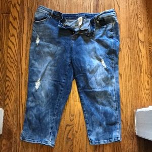 Maurice’s SZ 20 cropped distressed jeans